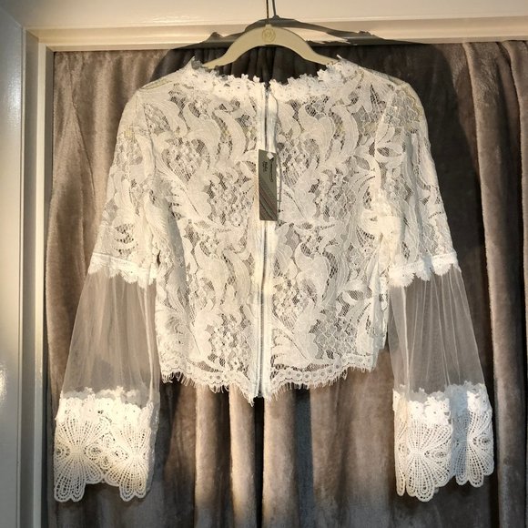 NWT STUNNING Lace Top - Picture 2 of 6